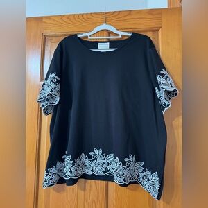 Alfred Dunner Black Short-Sleeve Top with White Floral Embroidery